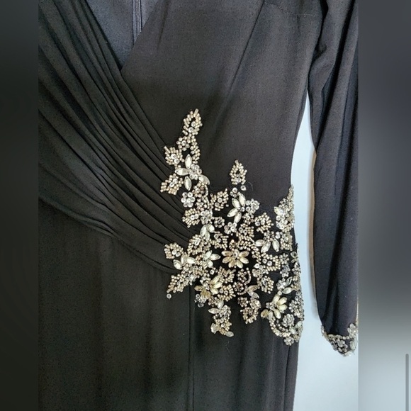Mac Duggal NWT black FLORAL EMBELLISHED
FAUX WRAP JERSEY GOWN size 6 - Picture 9 of 11